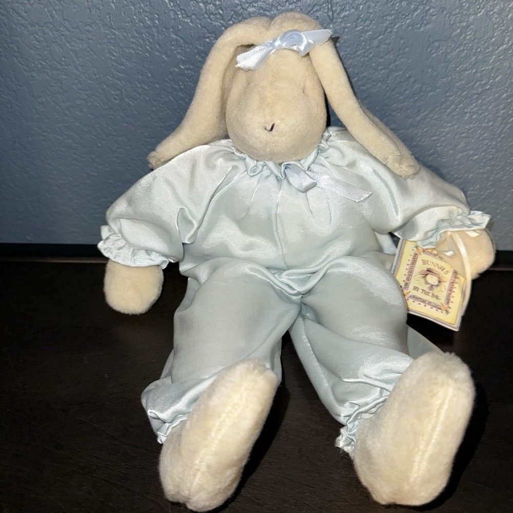 Bunnies by‎ the Bay Sweet Pea Excellent Condition 14" Baby Blue Satin Sleeper